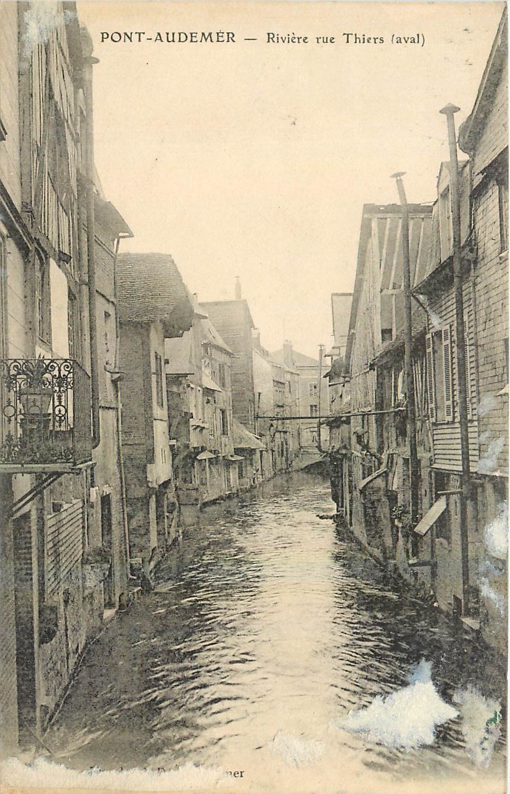 CPA Pont Audemer Riviere rue Thiers aval