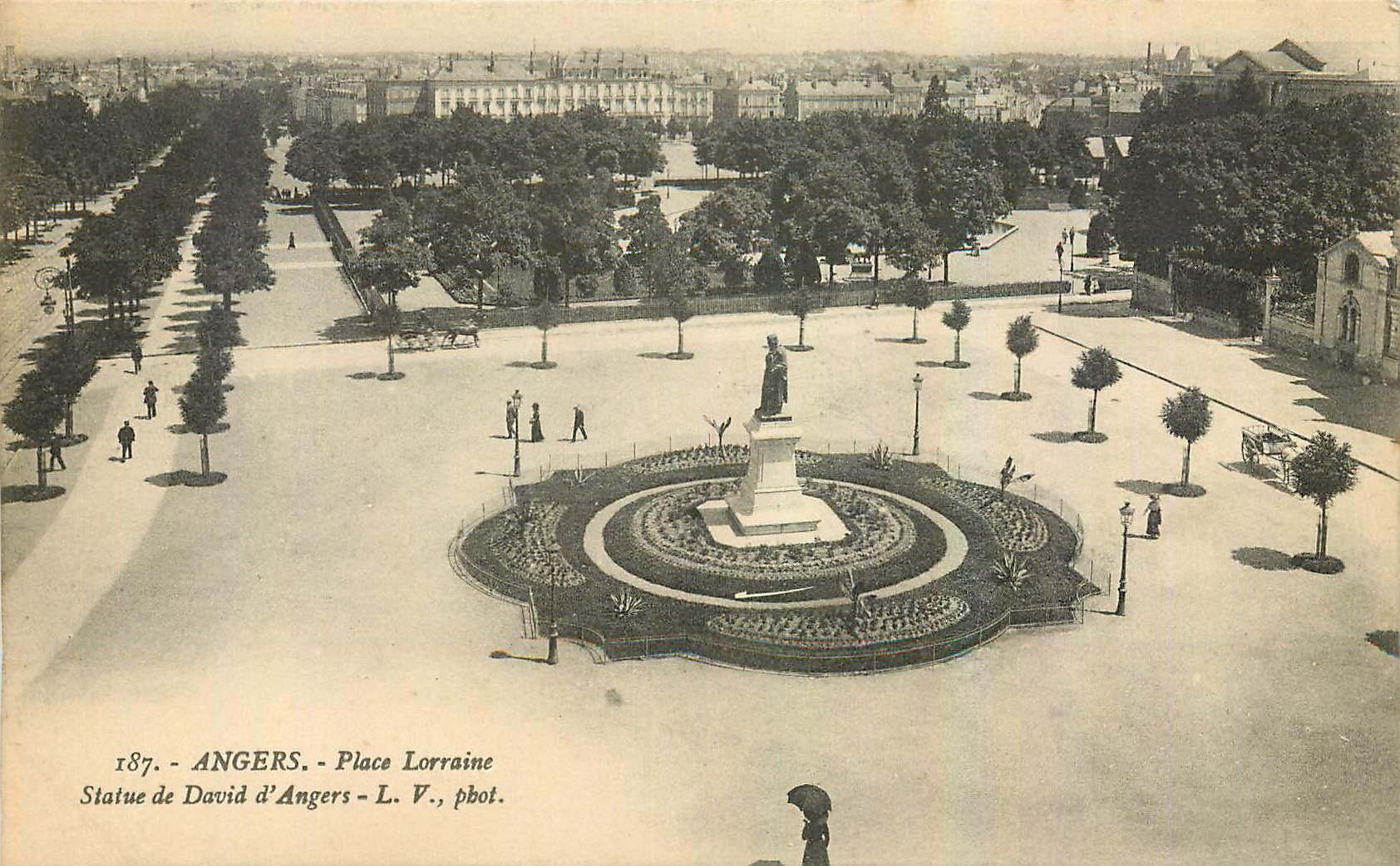 CPA Angers Place Lorraine Statue de David d'Angers