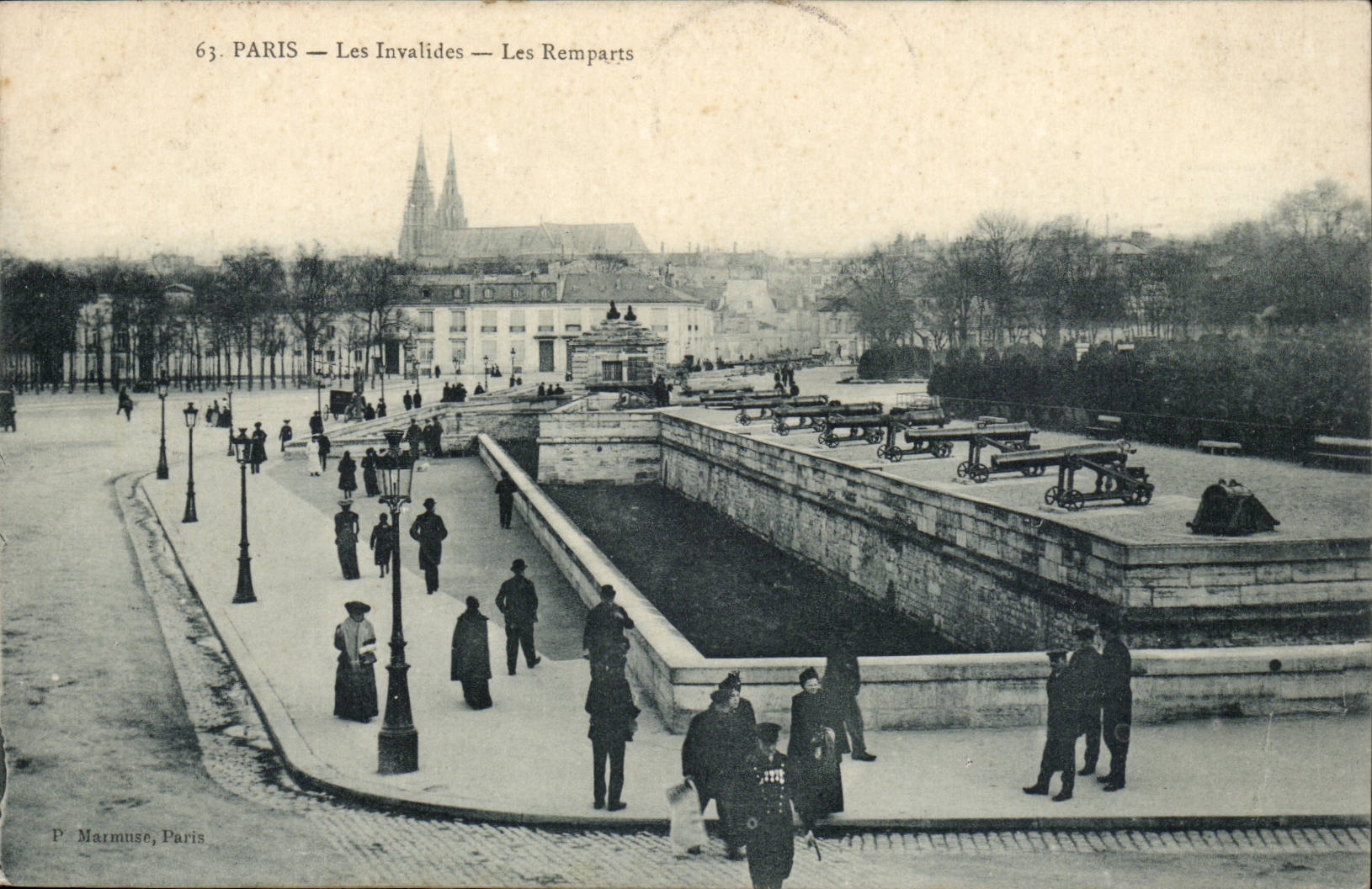 Paris CPA Les invalides Les remparts