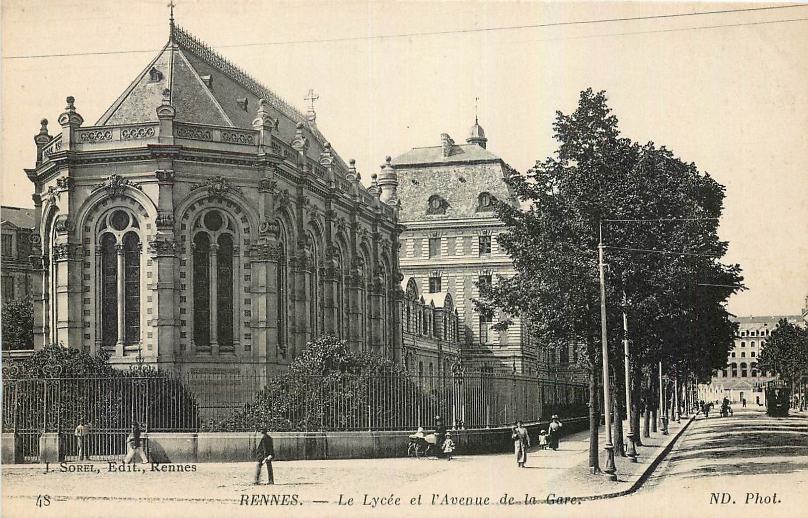 CPA Rennes Le Lycee et l'Avenue de la Gare
