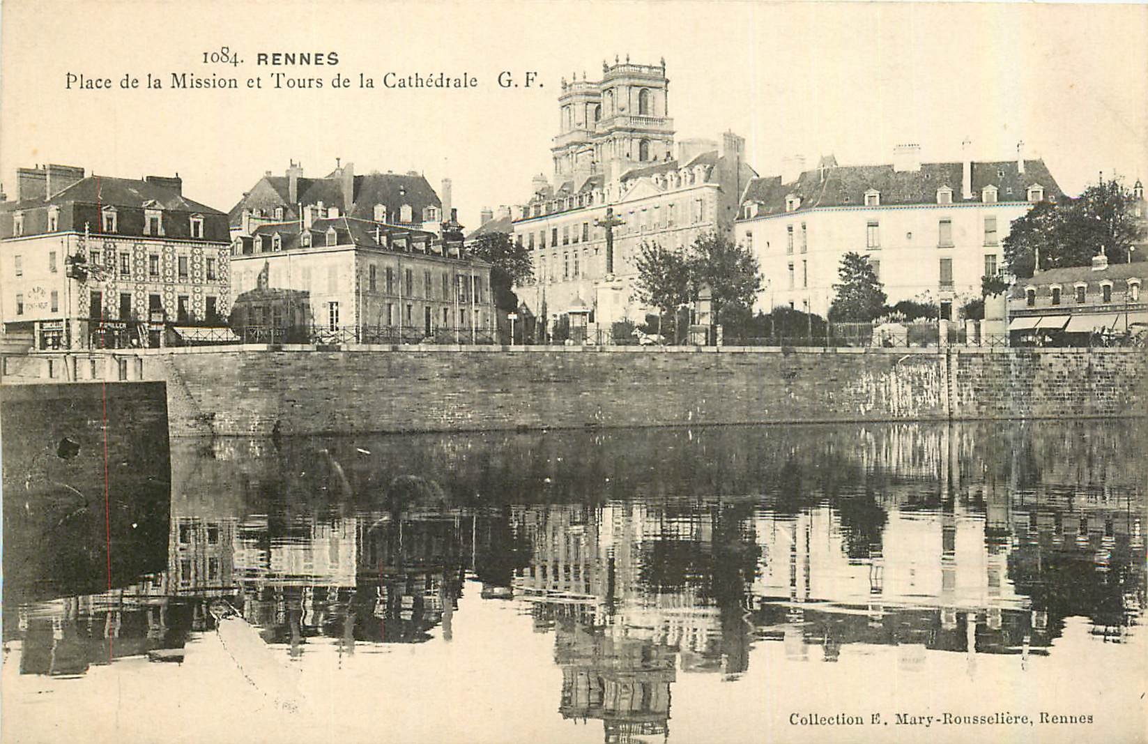 CPA Rennes Place de la Mission et Tours de la cathedrale