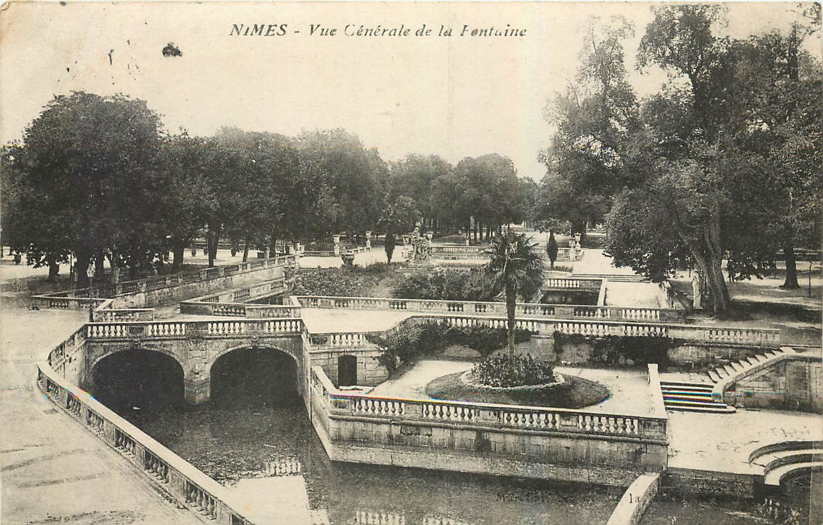 CPA Nimes Vue Generale de la Fontaine 