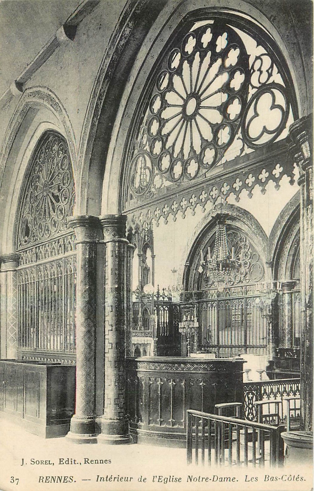 CPA Rennes Interieur de l'Eglise Notre Dame Les Bas Cotes