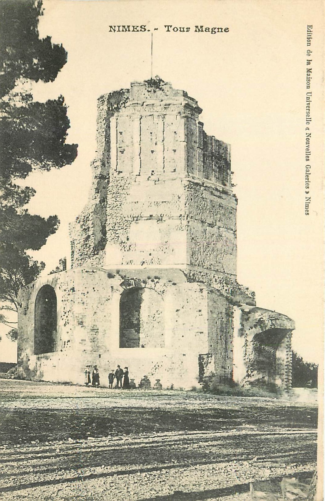 CPA Nimes Tour Magne 