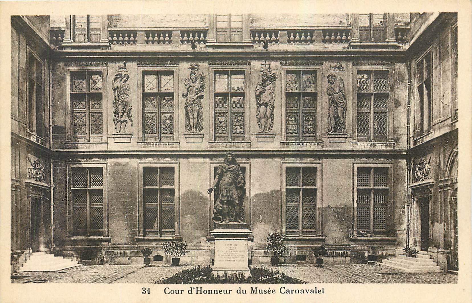 CPA Cour d'Honneur du Musee Carnavalet Paris