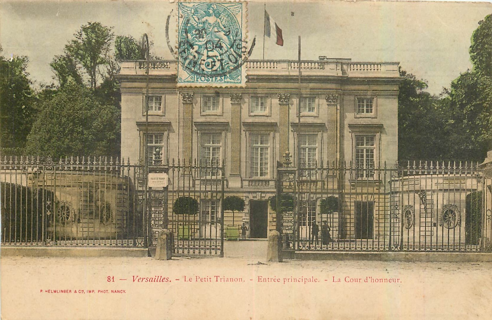 CPA Versailles Le Petit Trianon Entree principale La Cour d'honneur 