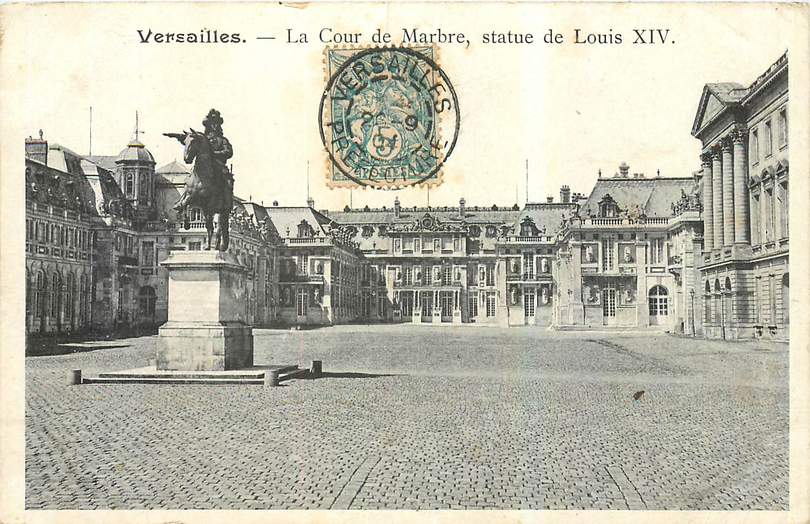CPA Versailles La Cour de Marbre Statue de Louis XIV 