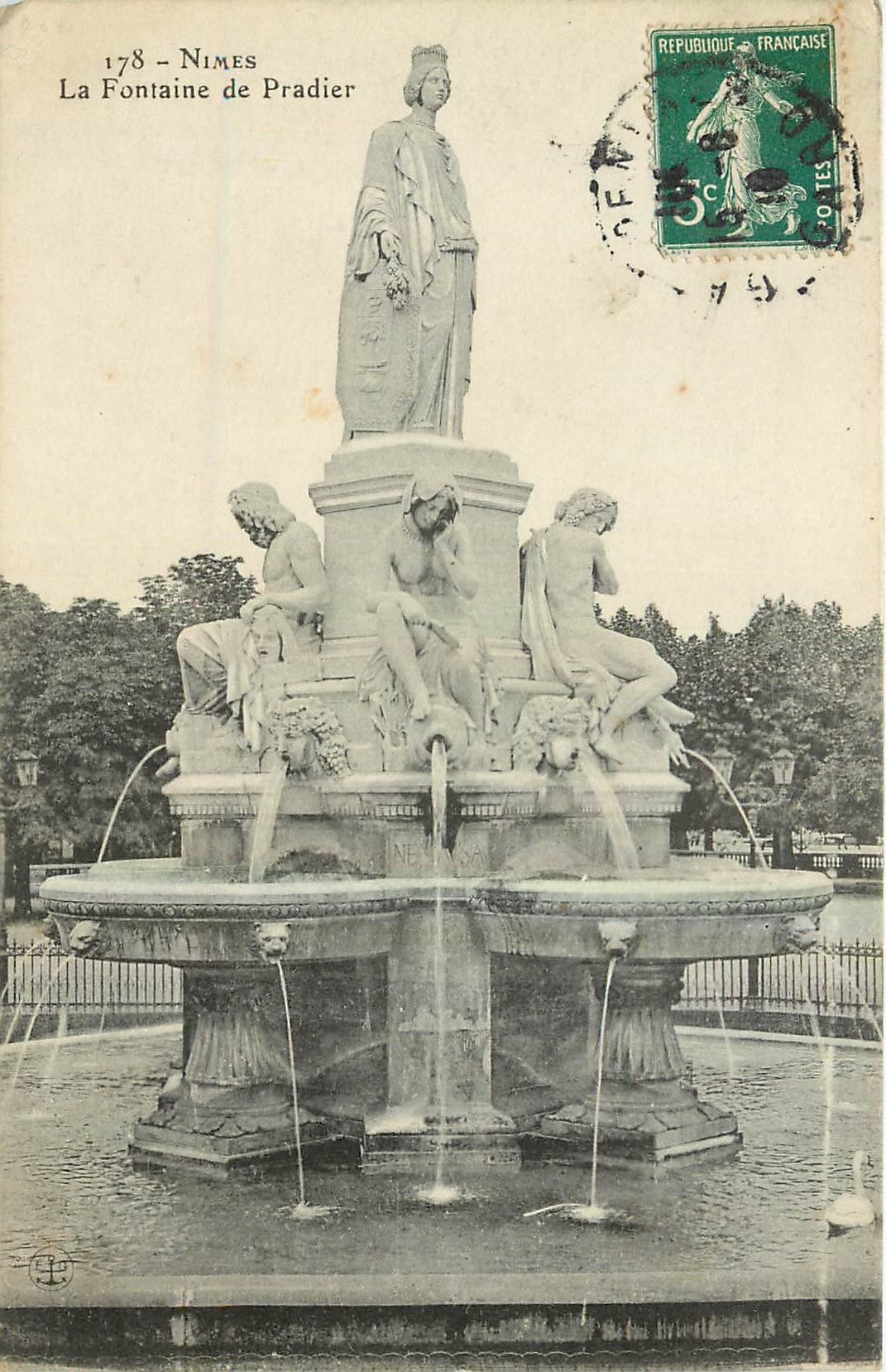 CPA Nimes La Fontaine de Pradier 