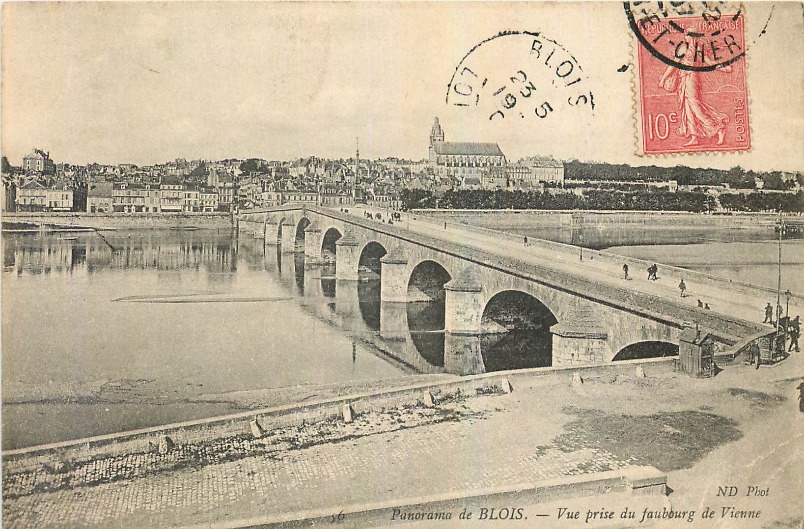 CPA Panorama de Blois Vue prise du faubourg de Vienne