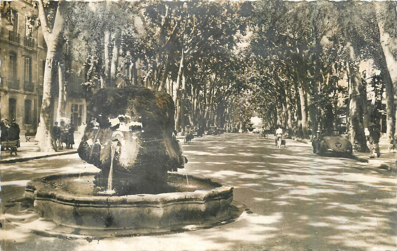CPA Le Cite du Roy Rene Provence Fontaine Thermale sur le Cours Mirabeau