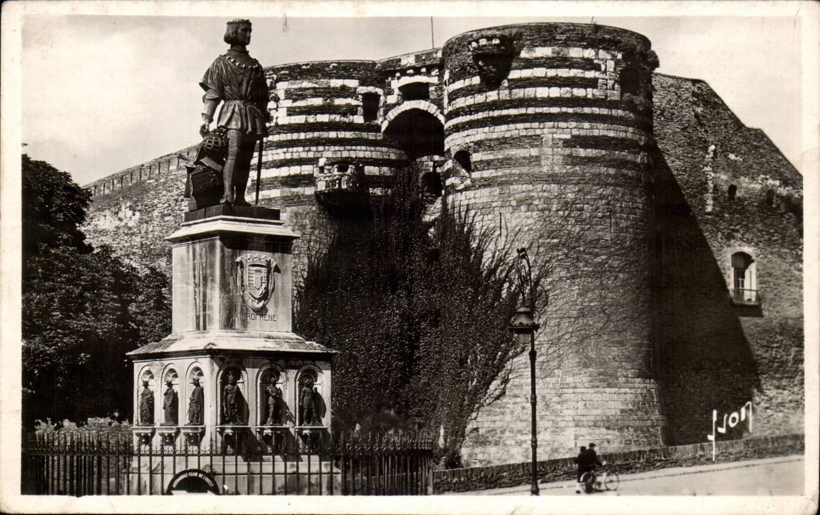 Angers MODERN CARD Statue of King Rene and the castle