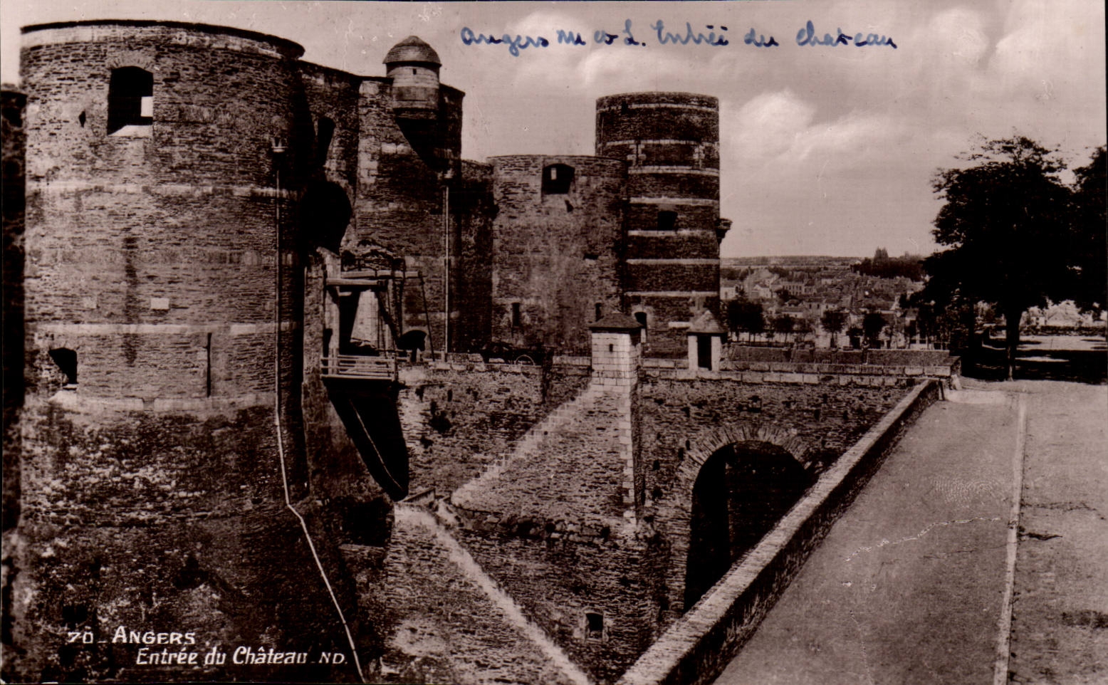 Angers MODERN CARD Entering of the castle
