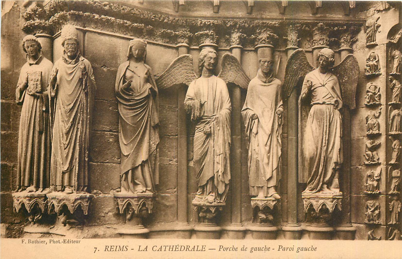 CPA Reims la Cathedrale Porche de Gauche Paroi Gauche 