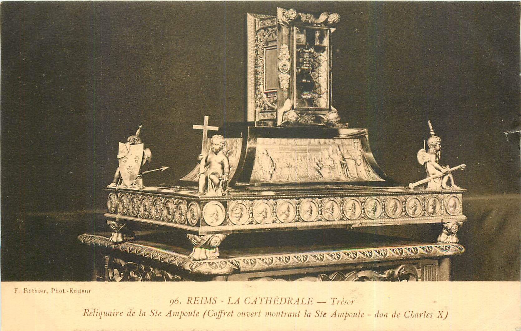CPA Reims la Cathedrale Tresor Reliquaire de la Ste Ampoule Coffret ouvert montrant la Ste Ampoule d