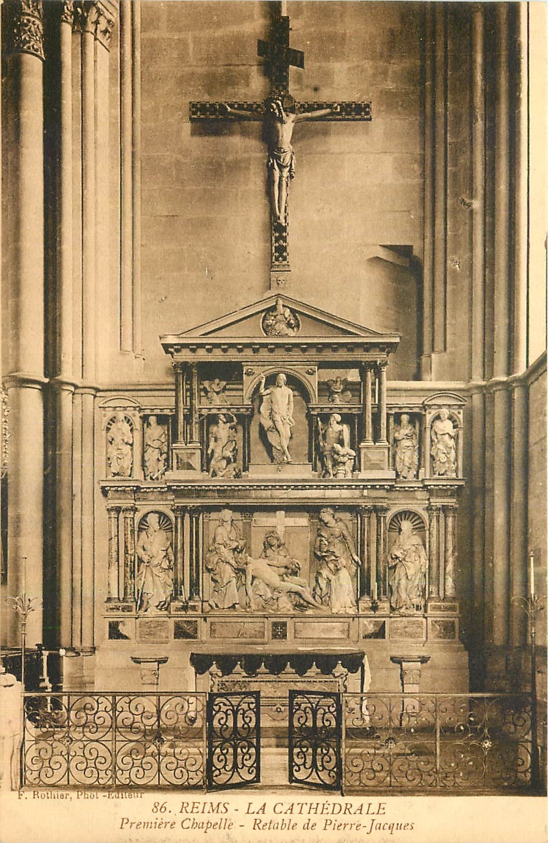 CPA Reims la Cathedrale premiere Chapelle Retable de Pierre Jacques 