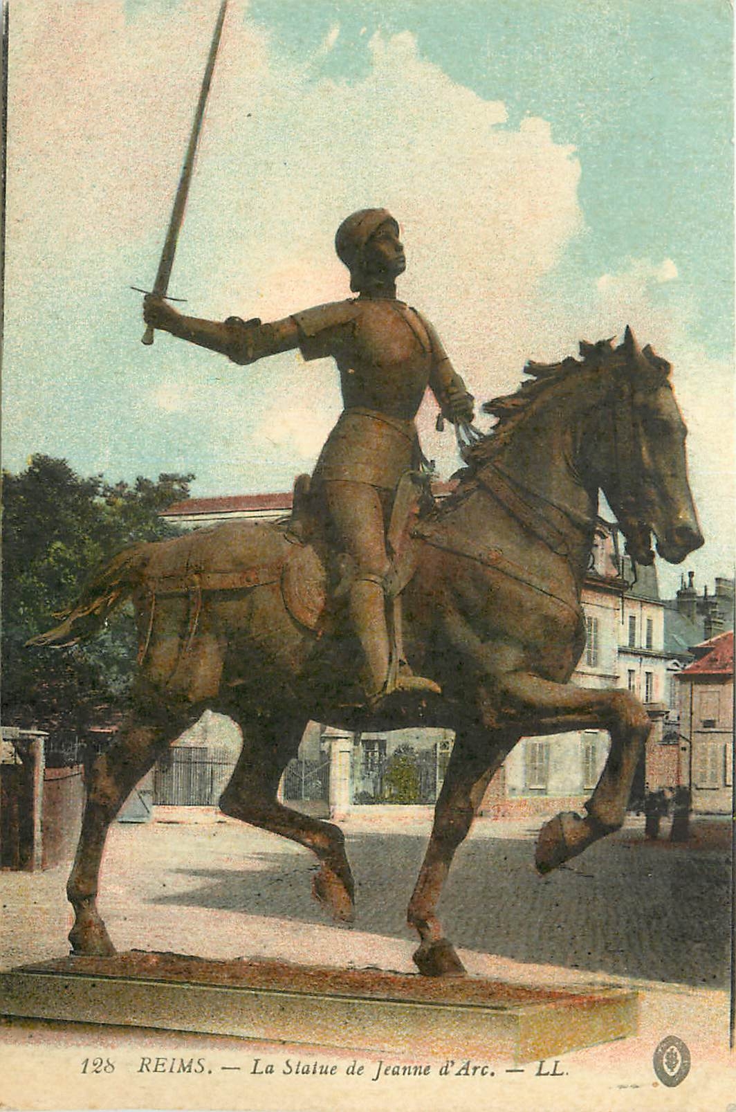 CPA Reims la Statue de Jeanne d'Arc 