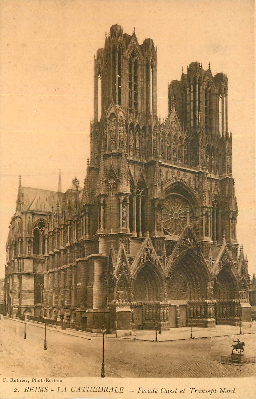 CPA Reims la Cathedrale facade ouest et Transept Nord