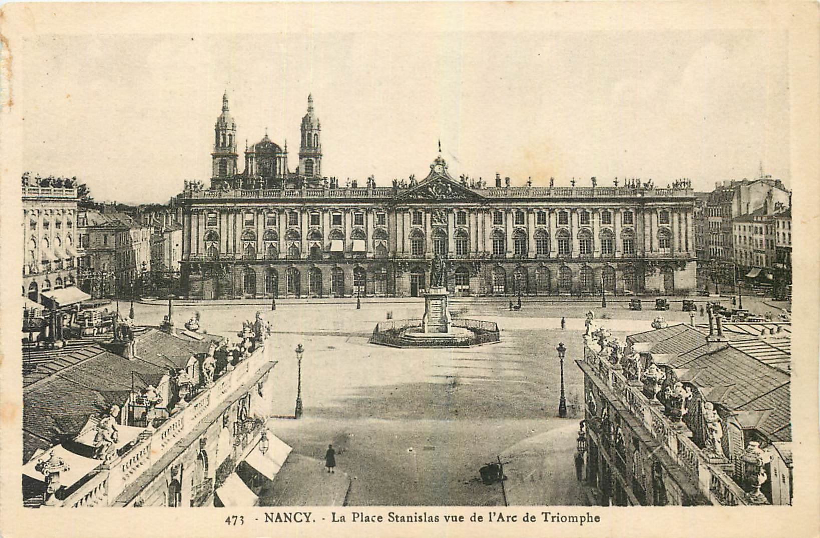 CPA Nancy La Place Stanislas vue de l'Arc de Triopmhe 