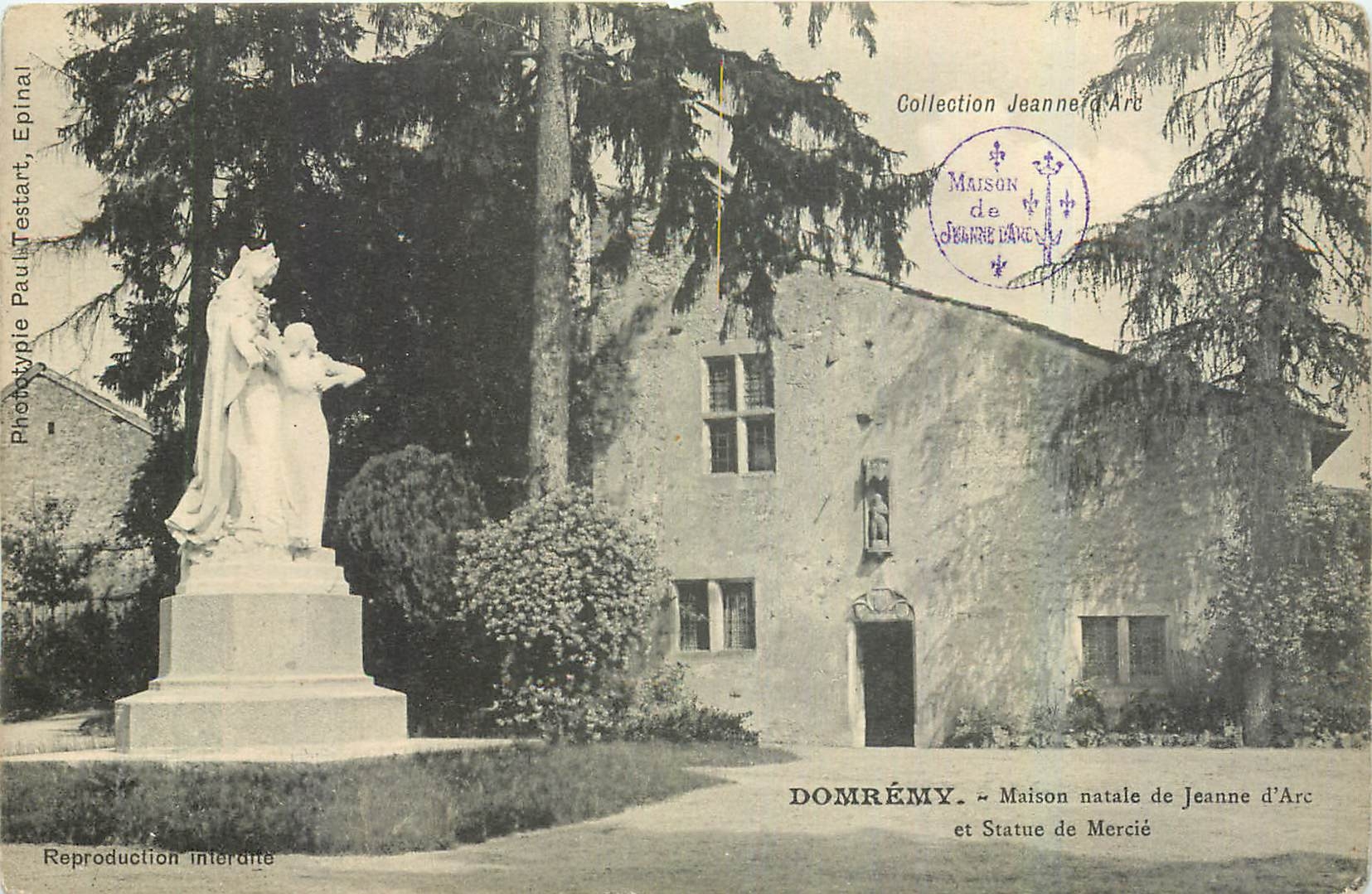 CPA Domremy Maison natale de Jeanne d'Arc et Statue de Mercie 