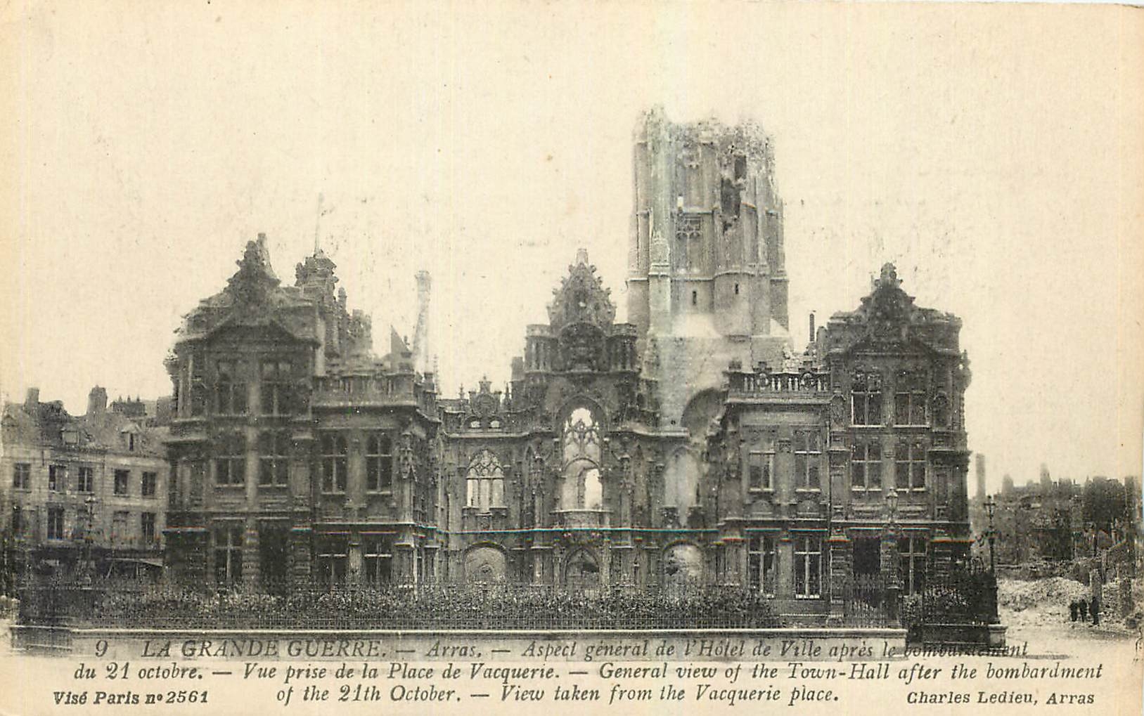 CPA La Grande Guerre Arras Aspect general de l'Hotel de Ville 