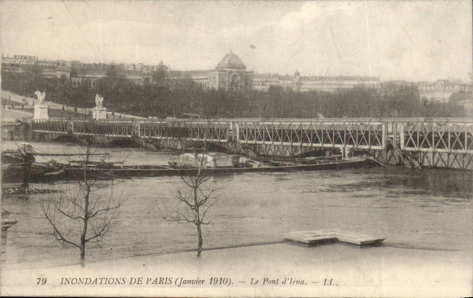 Raw CPA of the Seine Paris floods of bets (January 1910) the bridge Of iena