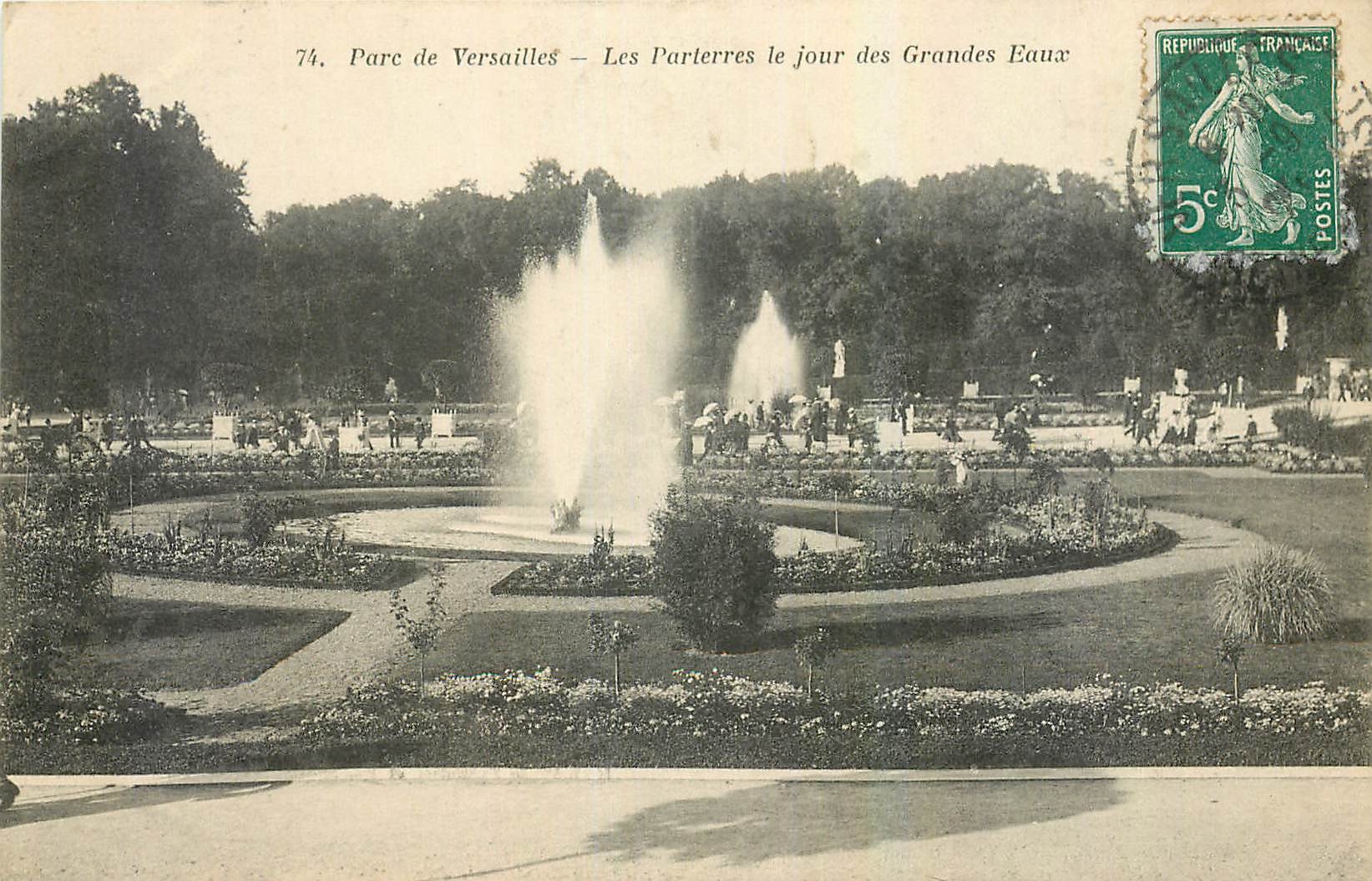 CPA Parc de Versailles Les parterres le Jour des Grandes eaux 