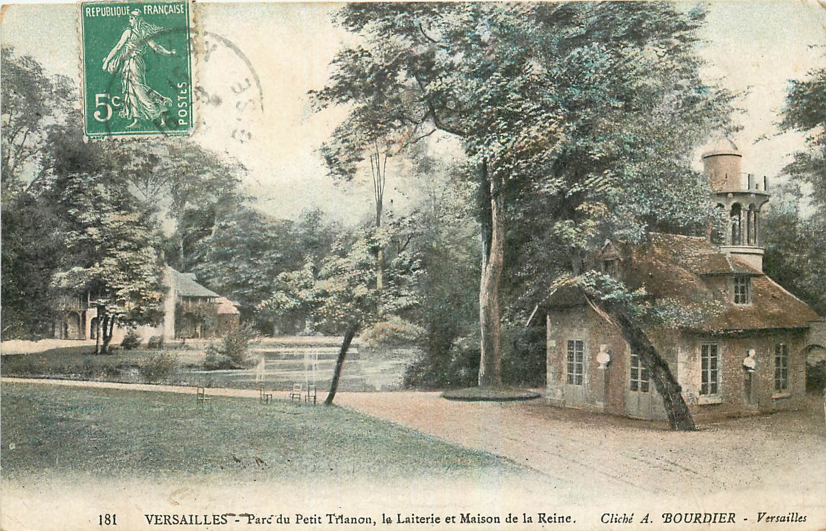 CPA Versailles Parc du Petit Trianon la Laiterie et Maison de la reine 