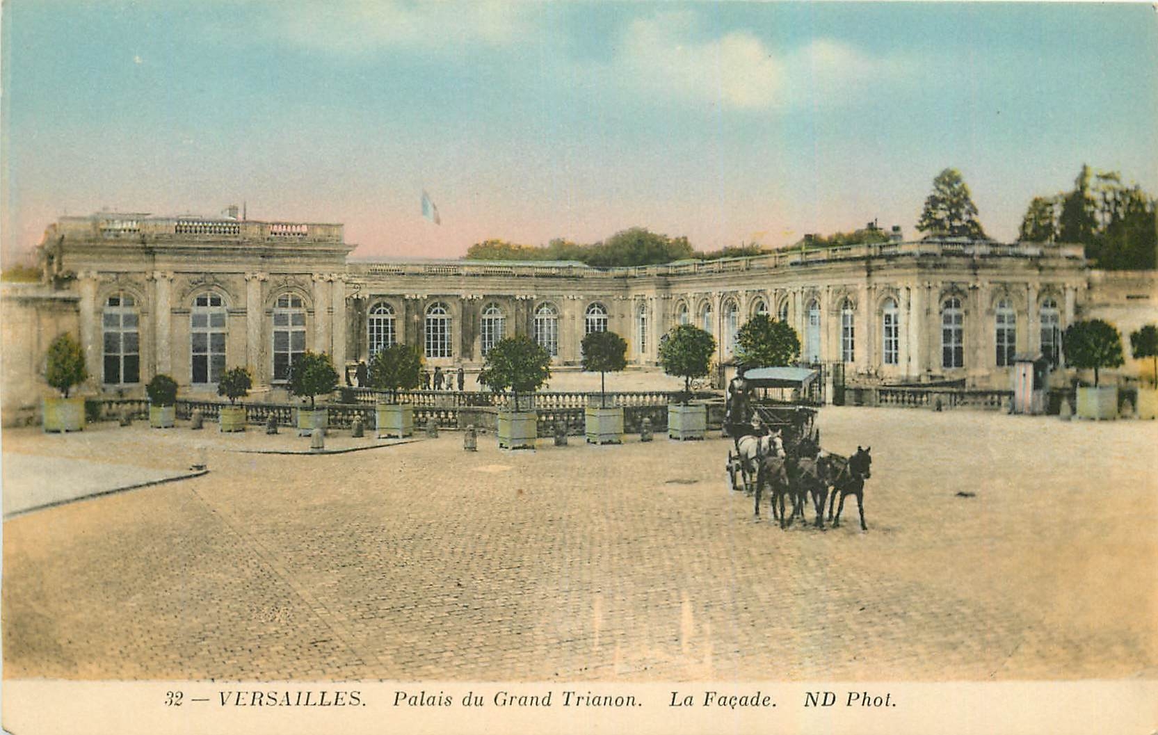 CPA Versailles Palais du Grand Trianon La Facade 