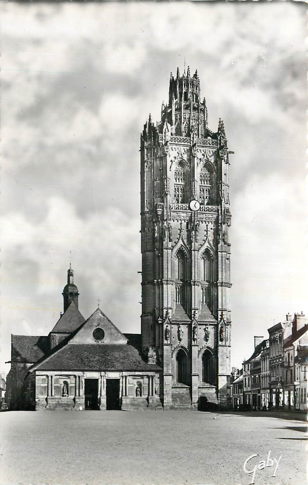 CPM Verneuil sur Avre Eure La Tour de la Madeleine