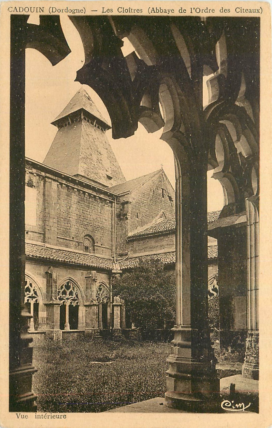 CPA Cadouin Dordogne Les Cloitres Abbaye de l'Orde des Citeaux 