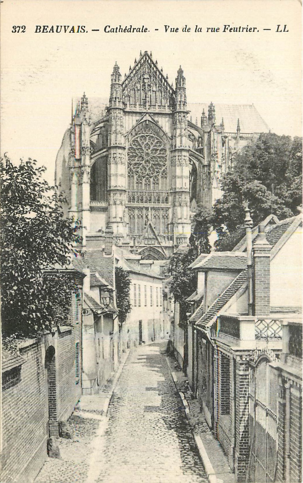 CPA Beauvais Cathedrale Vue de la rue Feutrier 
