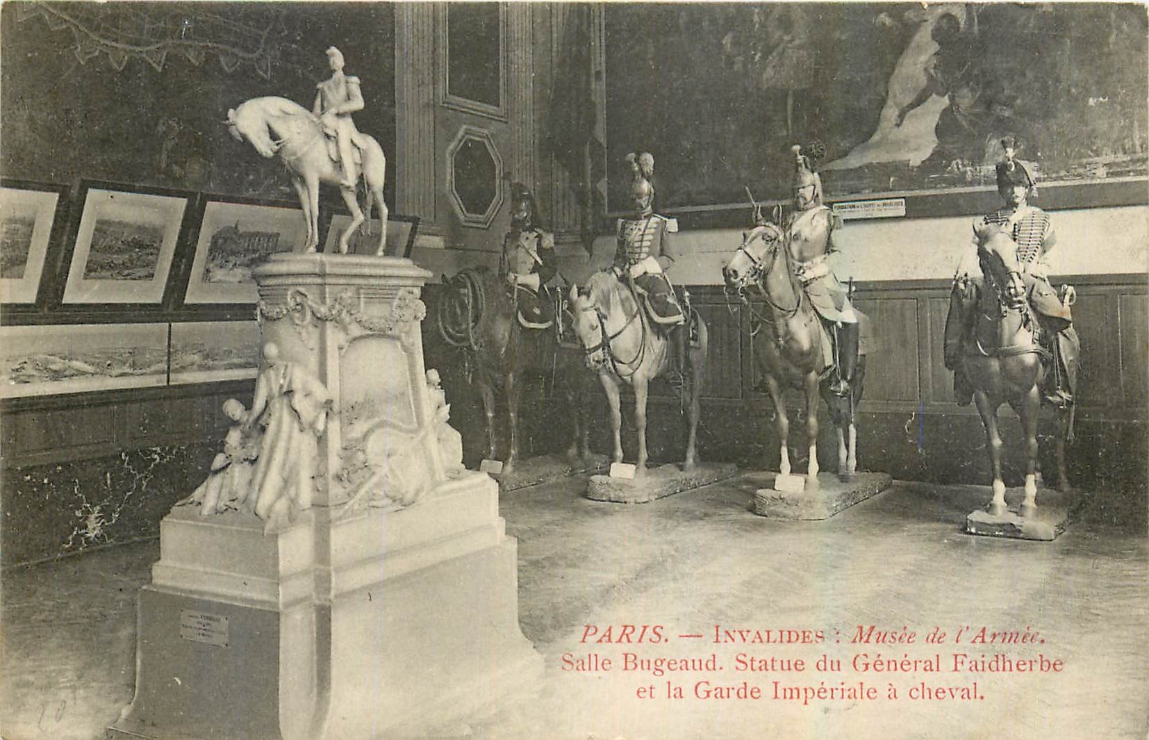CPA Paris Invalides Musee de l'Armee Salle Bugeaud Statue du General Faidherbe et la Garde imperiale
