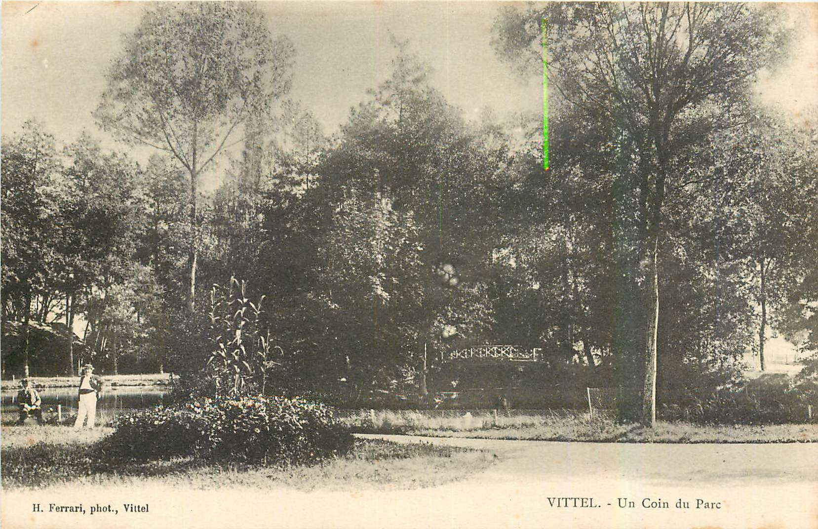 CPA Vittel Un Coin du Parc 