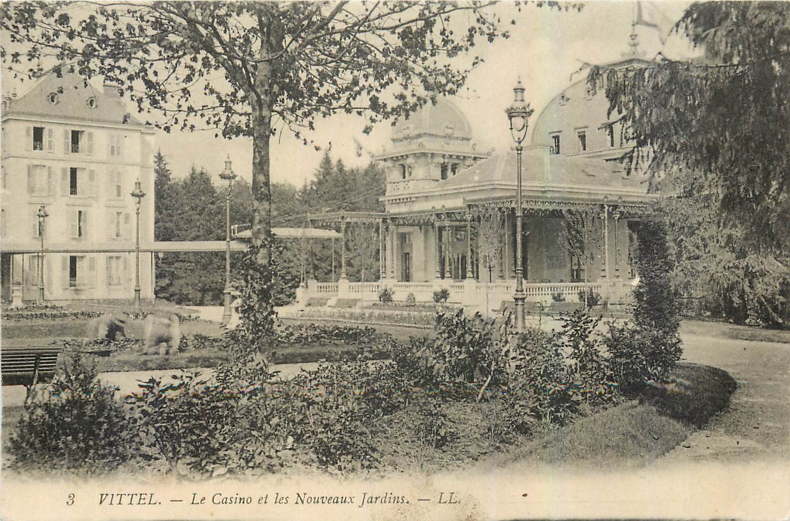 CPA Vittel Le Casino et les Nouveaux Jardins 