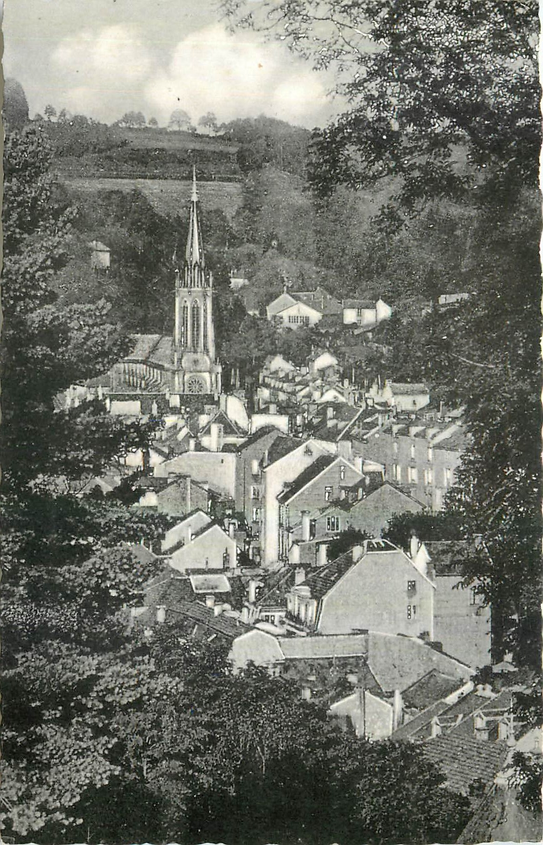 CPA Plombieres les Bains Vue vers l'Eglise 