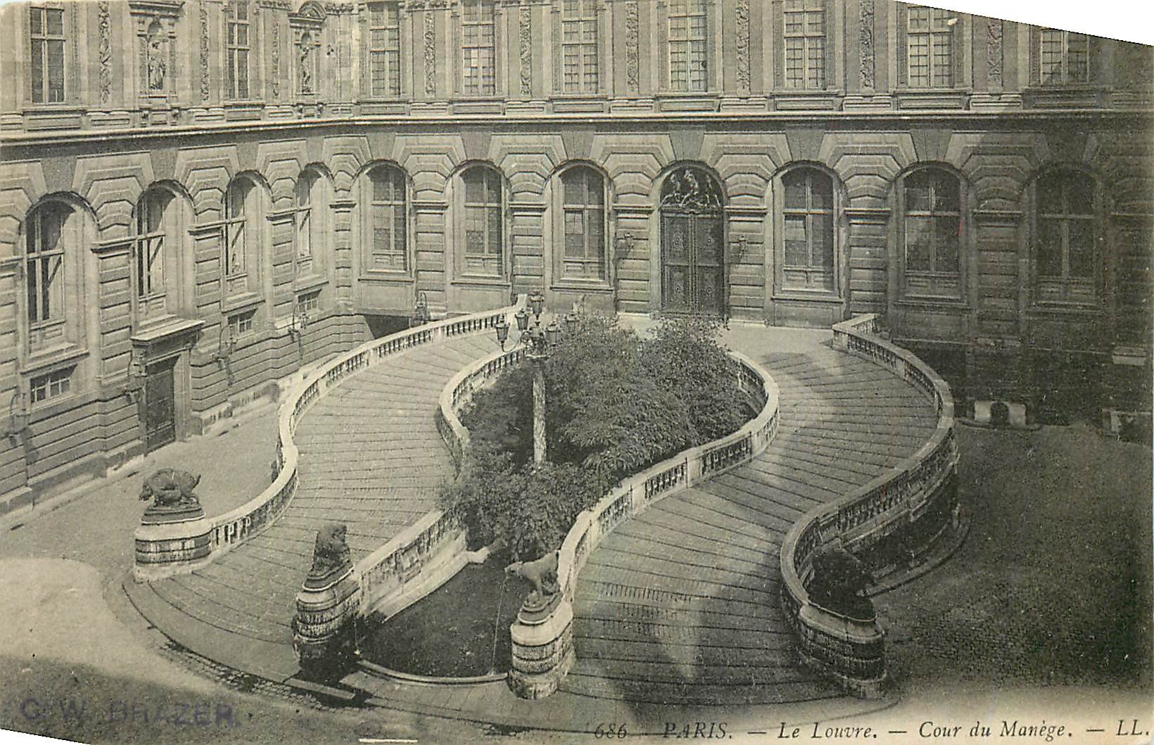 CPA Paris Le Louvre Cour du Manege 