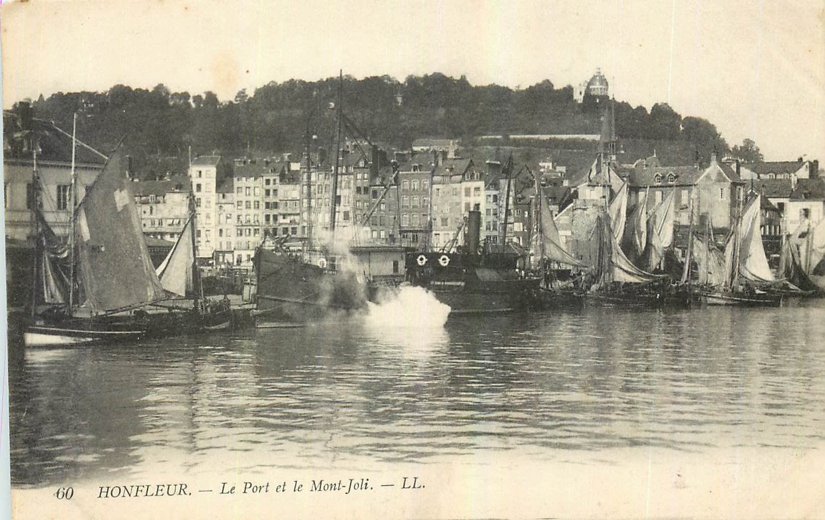 CPA Honfleur Le Port et le Mont Joli Bateaux