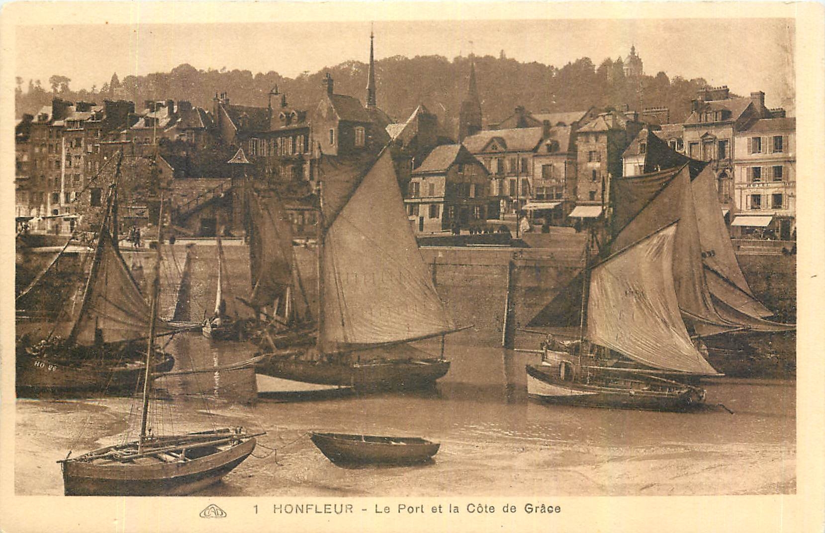 CPA Honfleur Le Port et la Cote de Grace Bateaux de peche