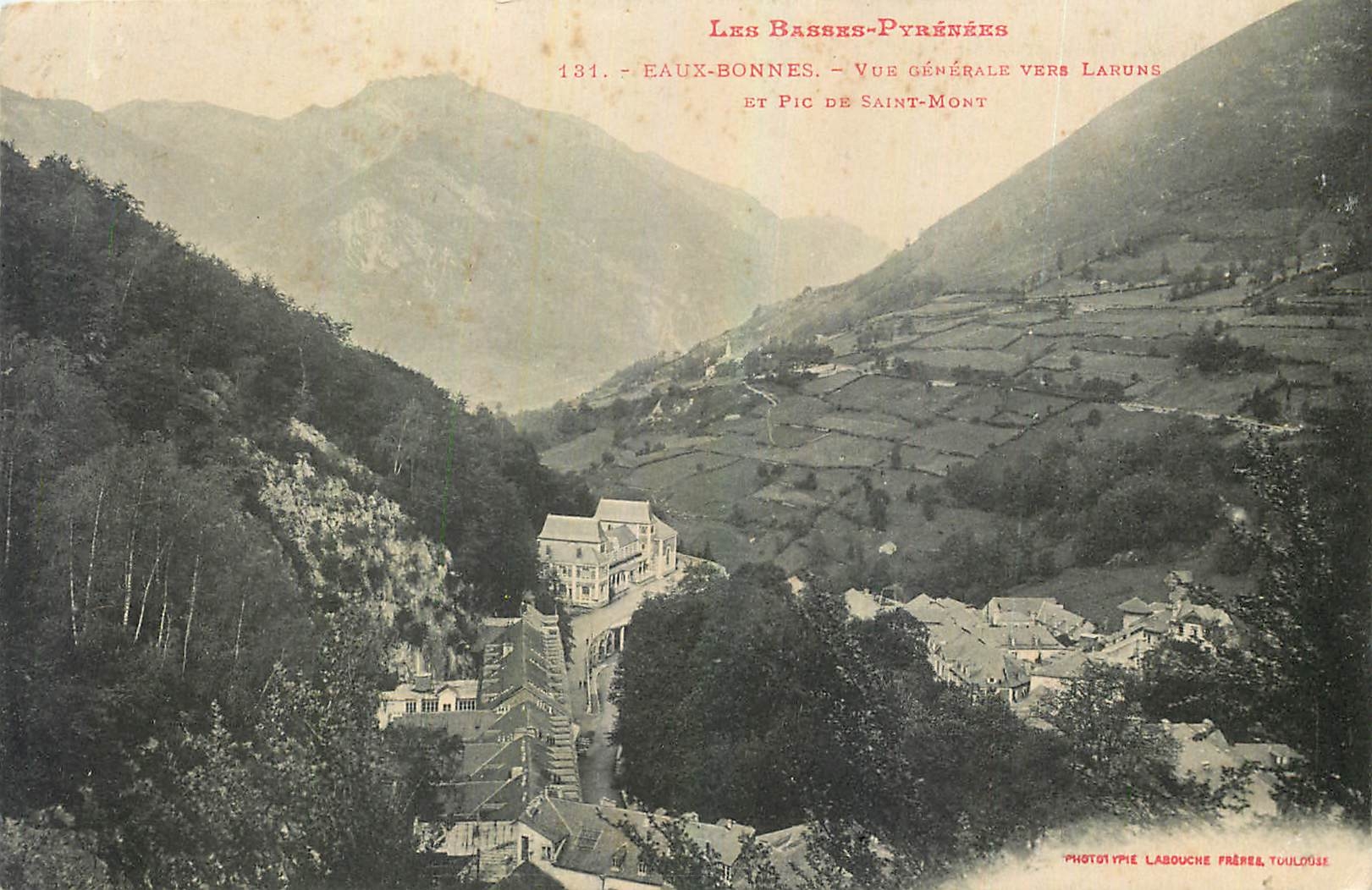 CPA Les Basses Pyrenees Eaux bonnes Vue generale vers Larune Saint Mont