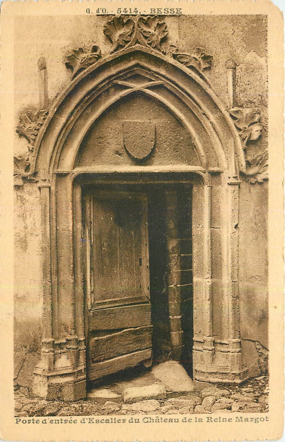 CPA Besse Porte d'entree d'Escalier du Chateau de la Reine Margot 