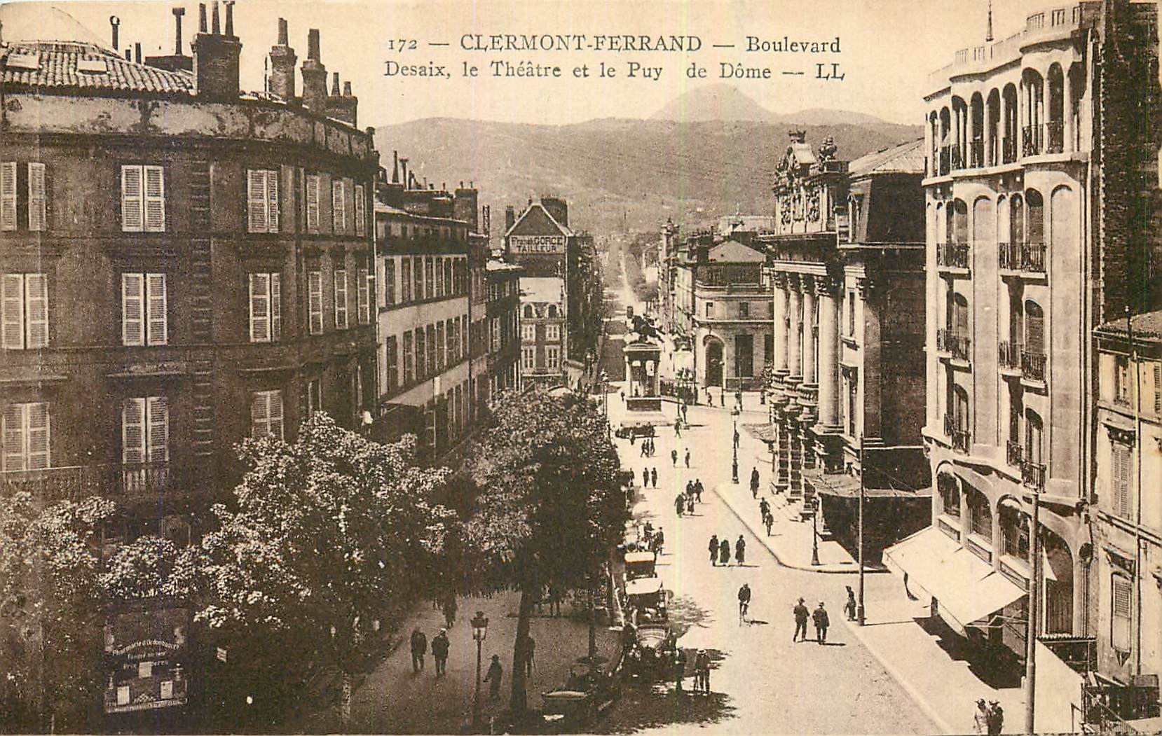 CPA Clermont Ferrand Boulevard Desaix le Theatre et le Puy de Dome 