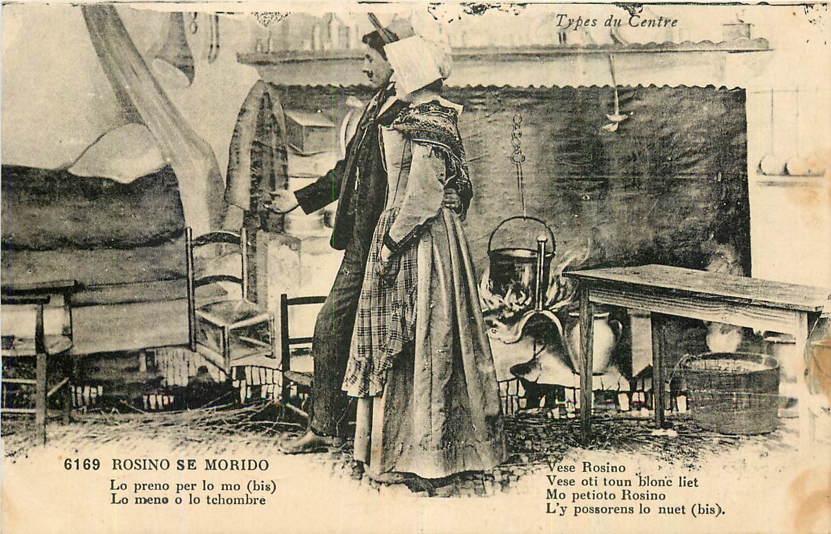 CPA Types du Centre Rosino se Morido Folklore