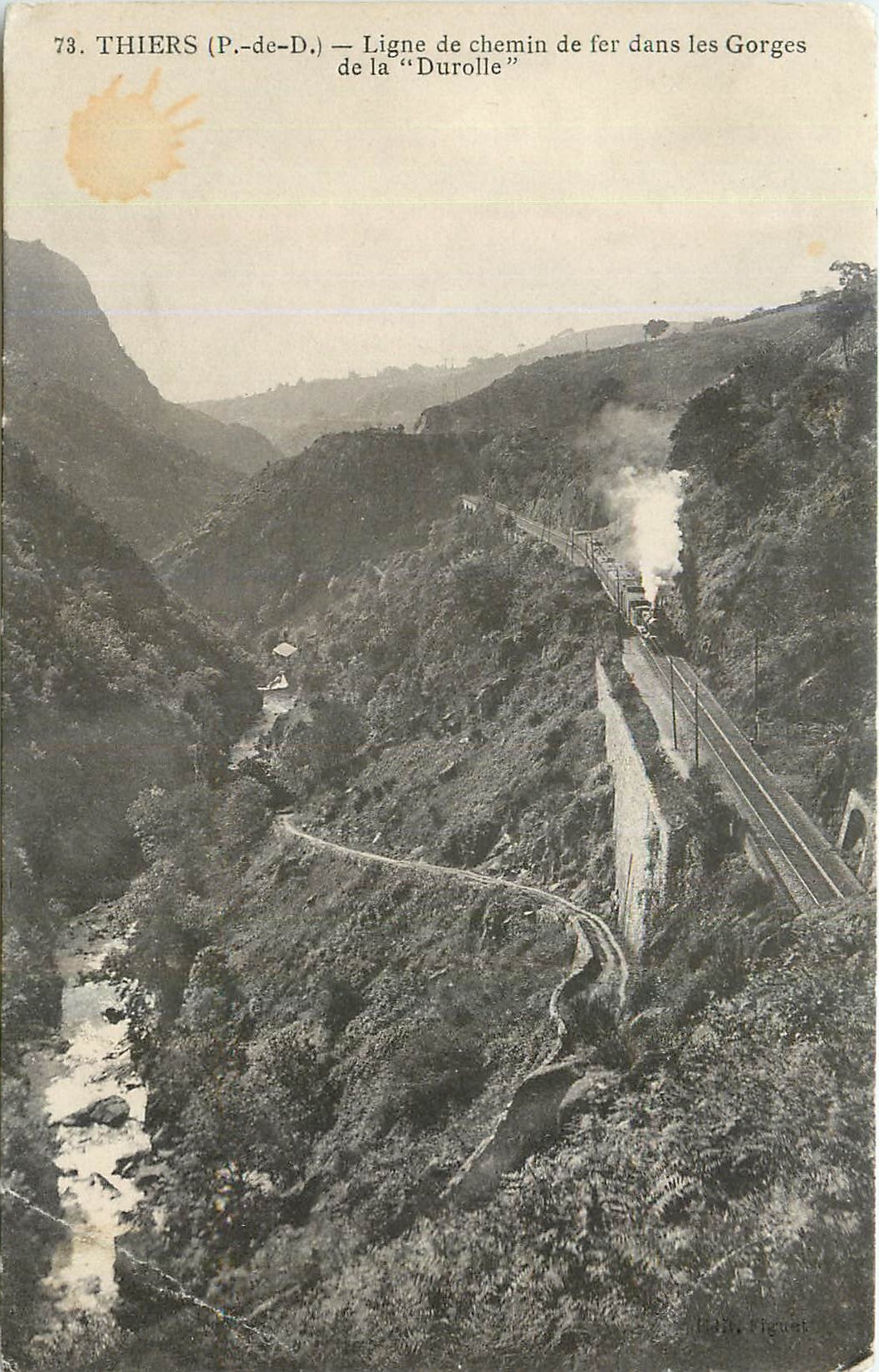 CPA Thiers P de D Ligne de chemin de fer dans les Gorges de la Durolle Train