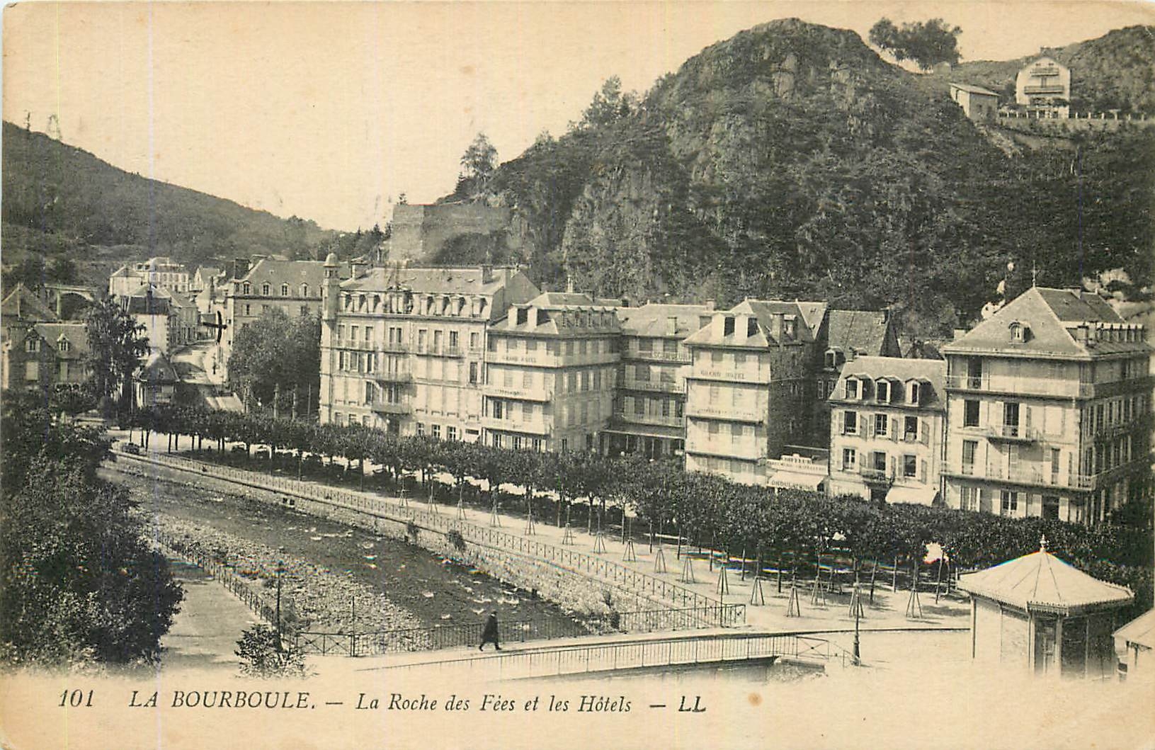 CPA La Bourboule La Roche des fees et les Hotels 