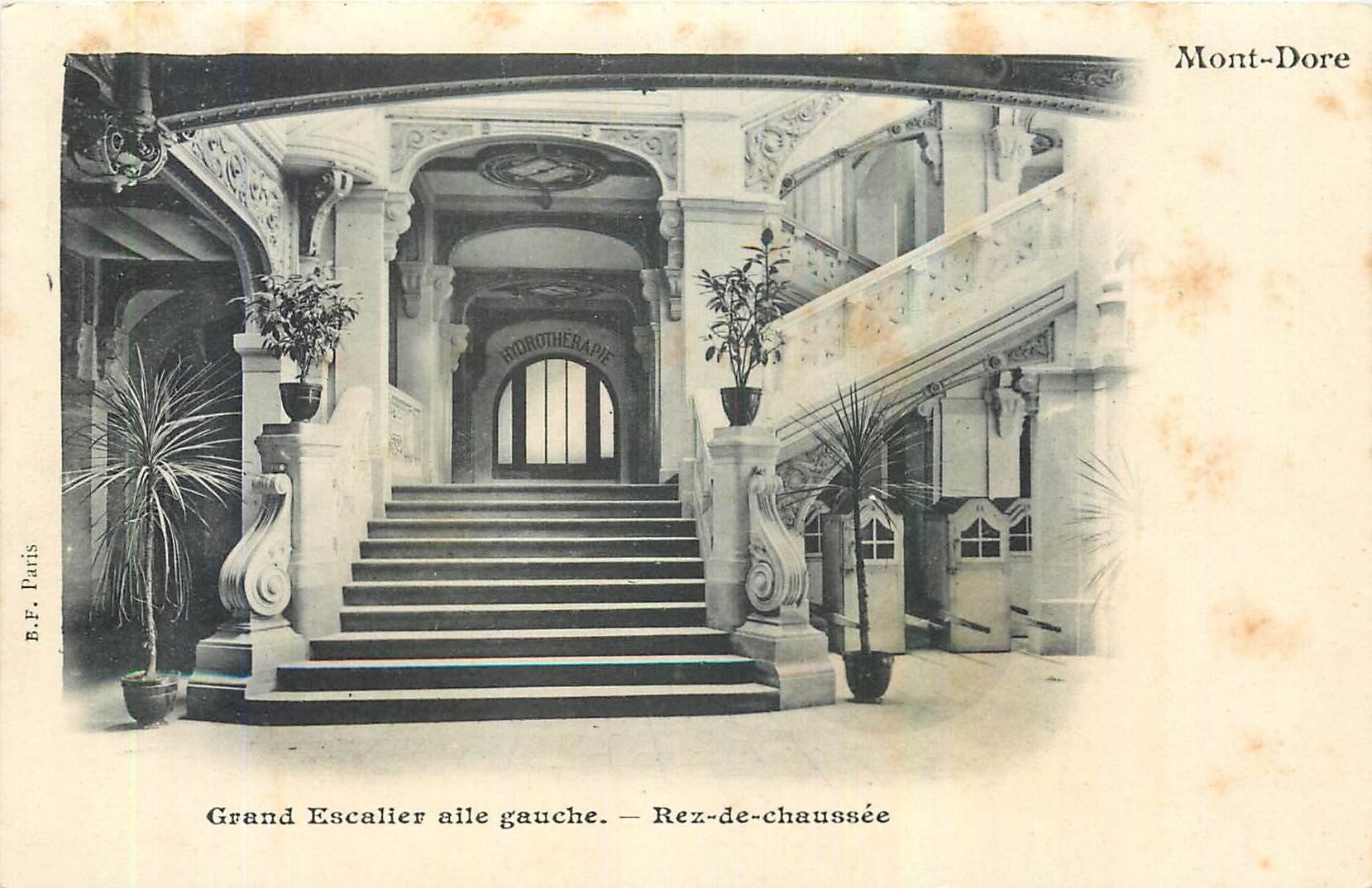 CPA Mont Dore Grand Escalier aile gauche Rez de chaussee 