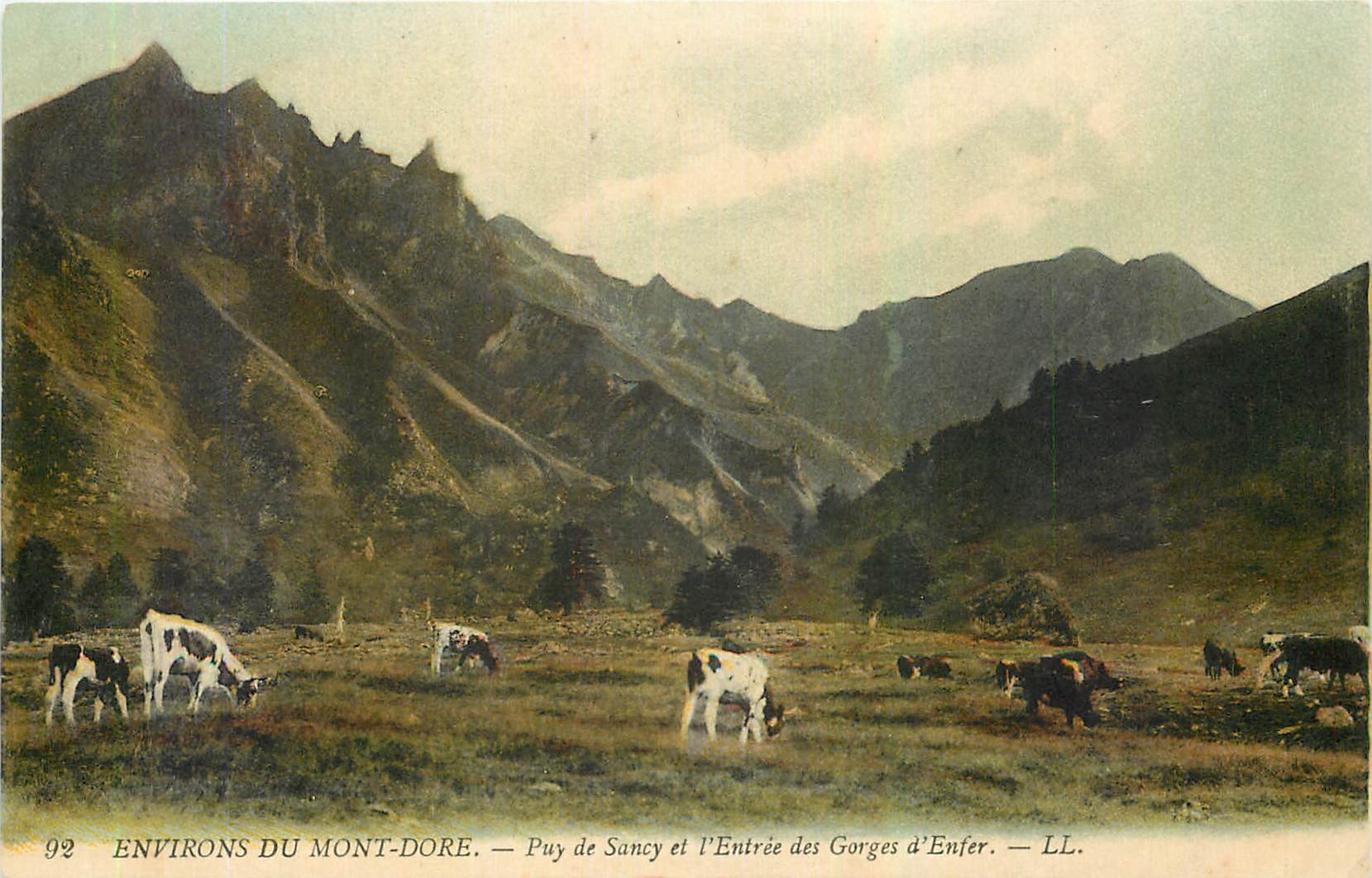 CPA Environs du Mont Dore Puy de Sancy et l'Entree des Gorges d'Enfer Vaches