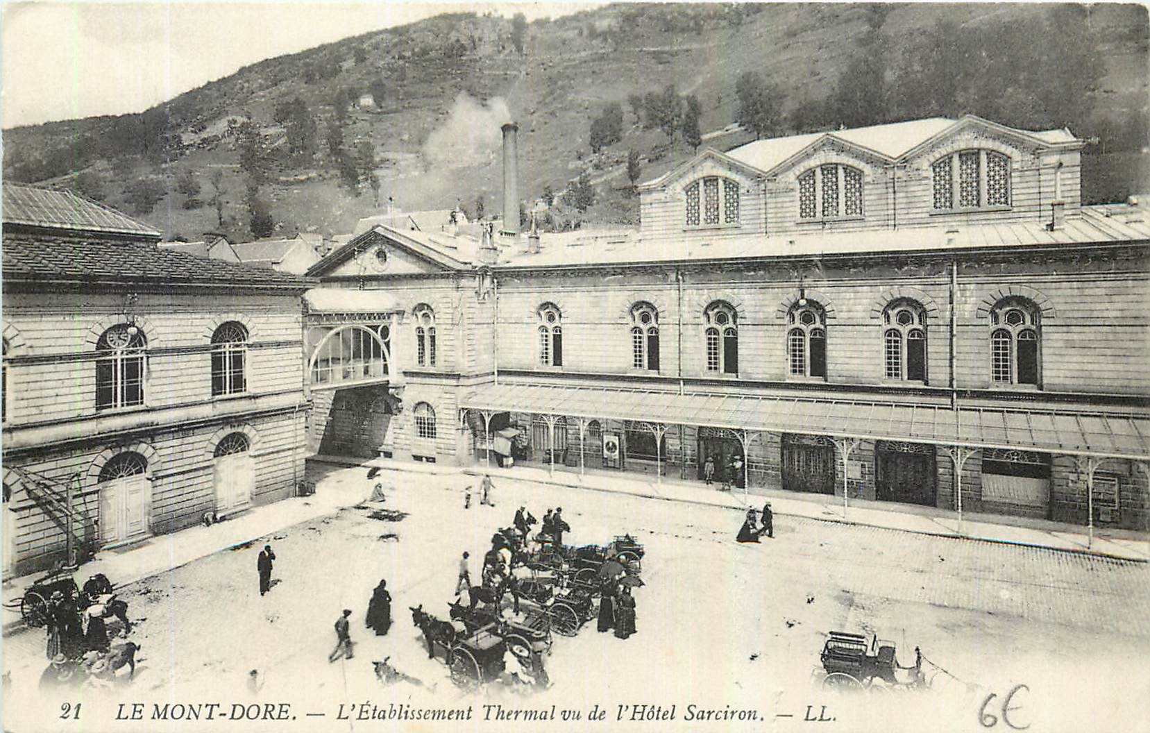 CPA Le Mont Dore L'Etablissement Thermal vu de l'Hotel Sarciron 