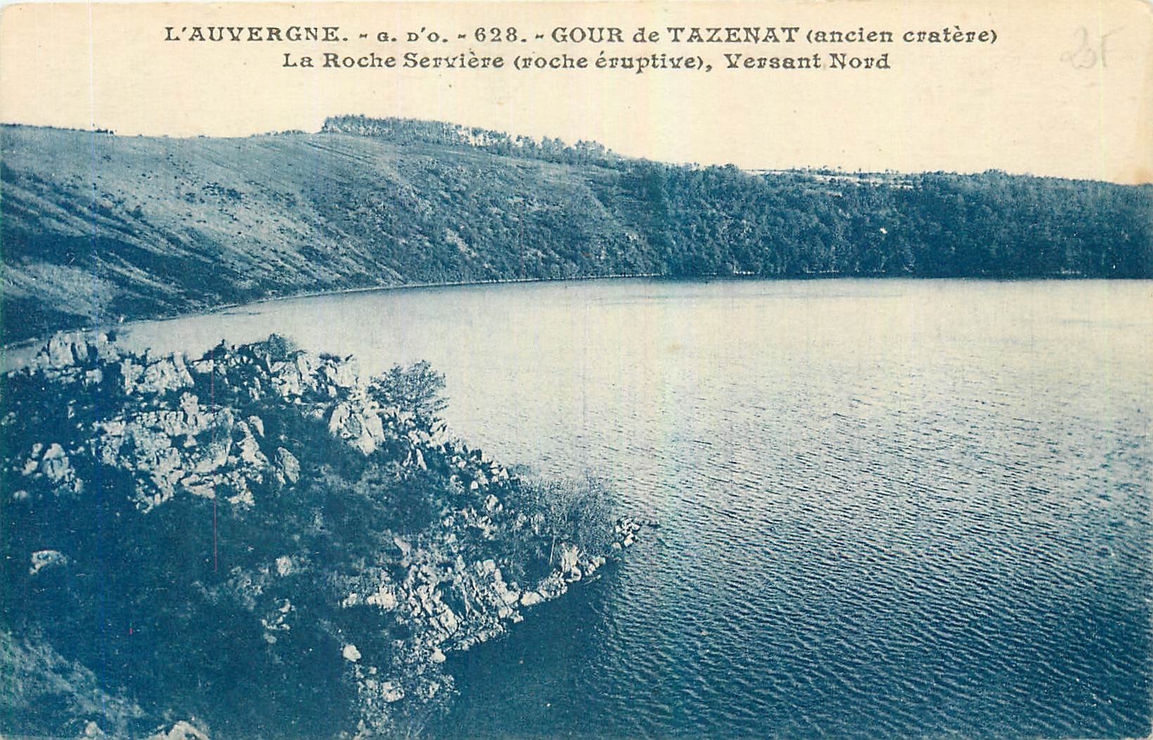 CPA L'Auvergne Gour de Tazenat ancien cratere La Roche Serviere roche eruptive Versant Nord 