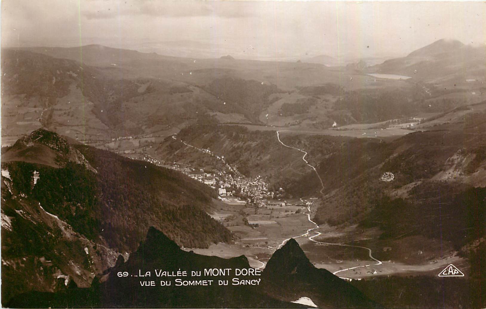 CPA La Vallee du Mont Dore Vue du Sommet du Sancy 