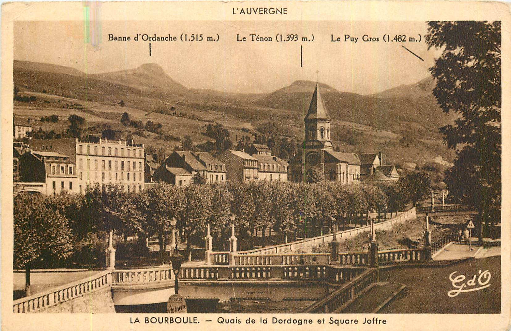 CPA L'Auvergne La Bourboule Quais de la Dordogne et Square Joffre 